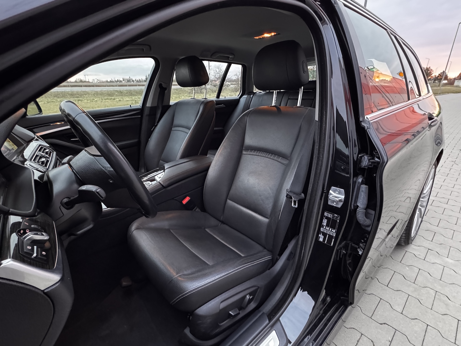 BMW 520d Touring Automat 190 KM | Skóra | Navi Pro | LED | Luxury - obrazek 16